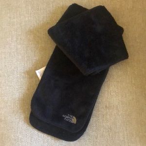 Never worn black, super soft scarf